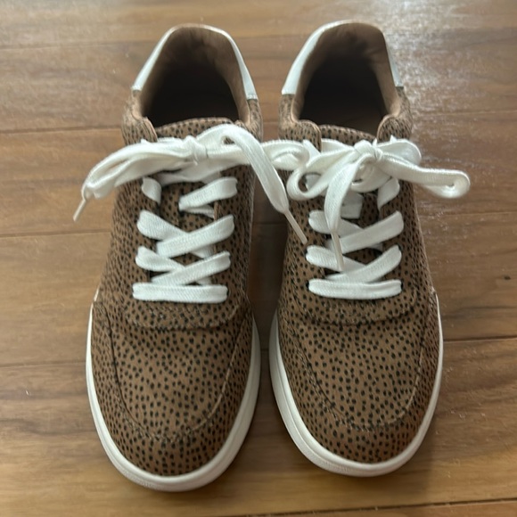 Old Navy Cheetah Sneakers with Faux Suede Material Size 6! - Picture 1 of 5